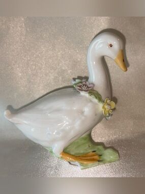 Cottagecore Porcelain Swan Figurine with Floral Collar - Home Accents